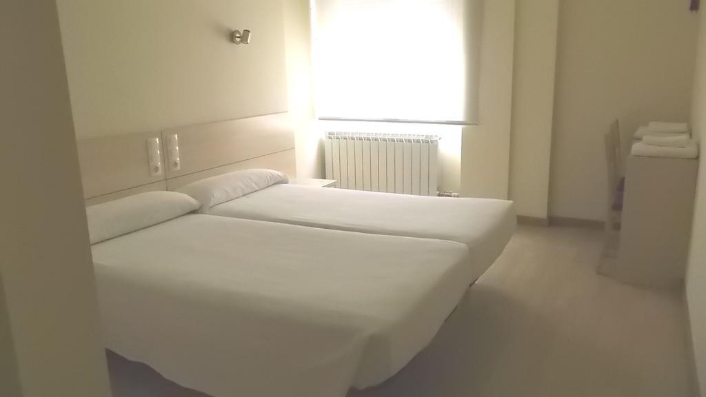 Hostal Europa Castejon  Luaran gambar