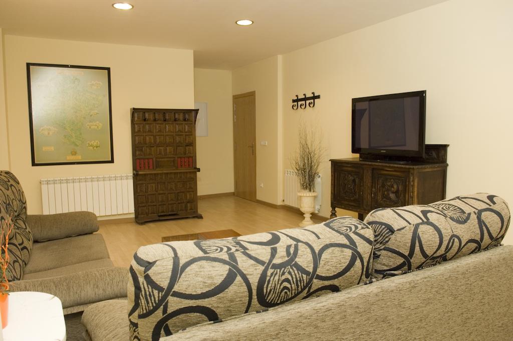 Hostal Europa Castejon  Luaran gambar