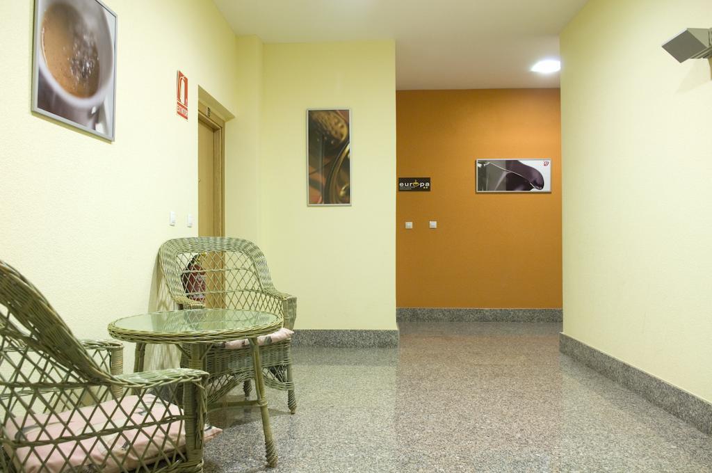 Hostal Europa Castejon  Luaran gambar