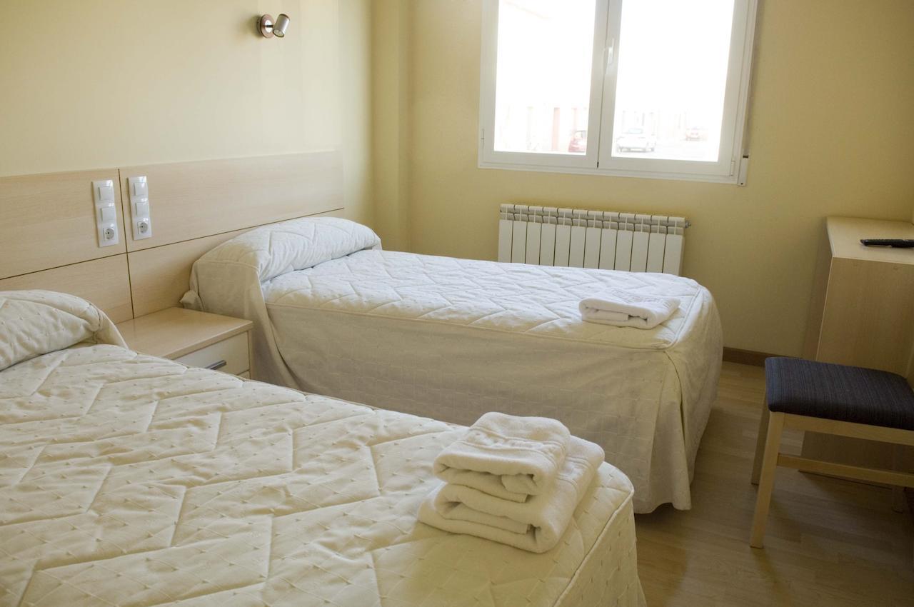 Hostal Europa Castejon  Luaran gambar