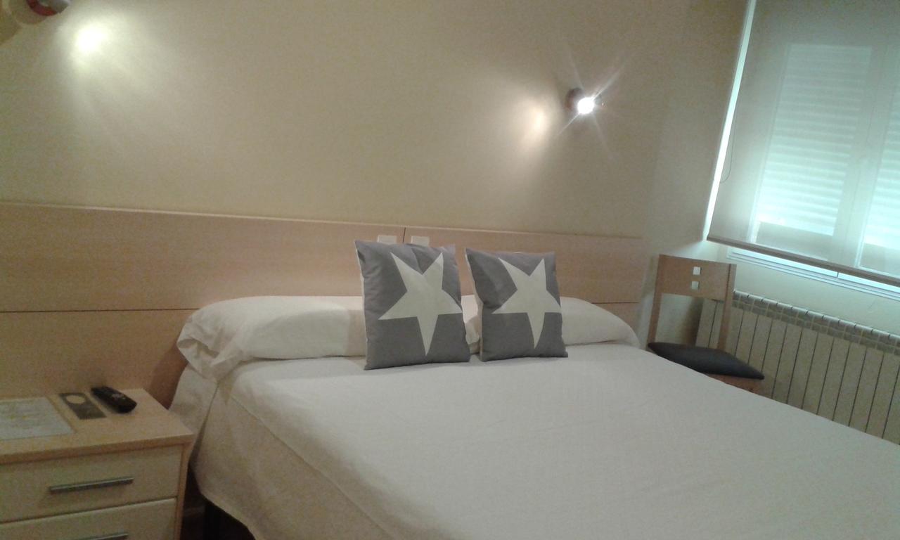 Hostal Europa Castejon  Luaran gambar