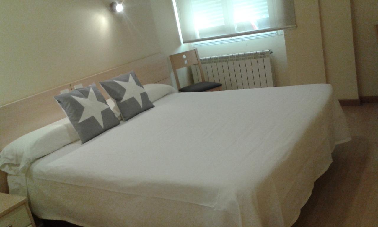 Hostal Europa Castejon  Luaran gambar